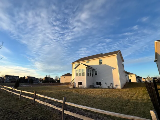 $600,000 | 900 Treeline Drive, Algonquin, IL 60102