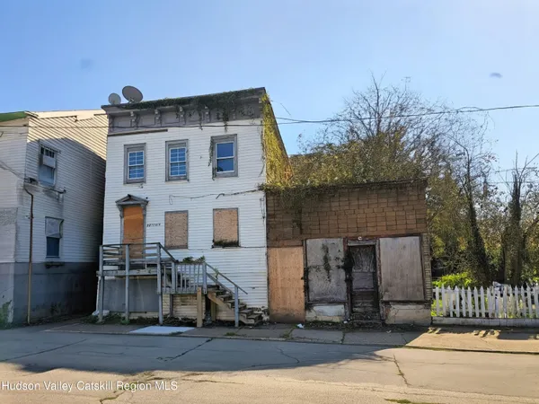 $250,000 | 225 1/2 Columbia Street, Hudson, NY 12534