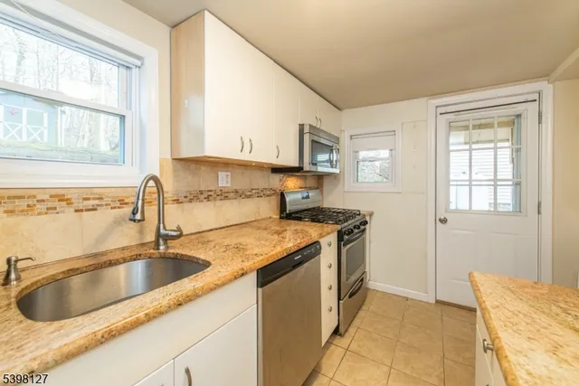 $2,400 | 354 Maxim Drive, Hopatcong, NJ 07843