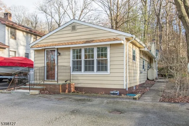 $2,400 | 354 Maxim Drive, Hopatcong, NJ 07843