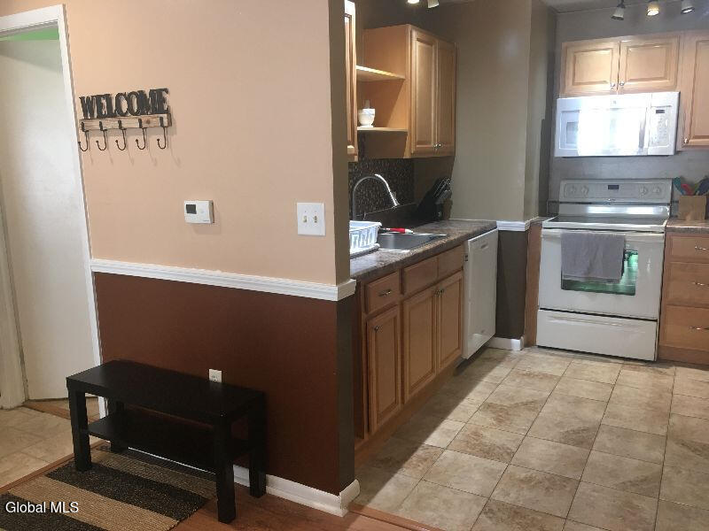 2209 15th Street, Unit 3 Troy, NY 12180 - Photo 5 of 7 apt3