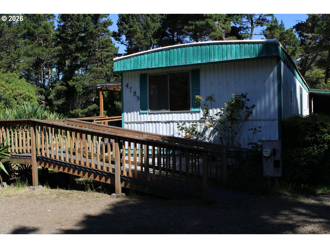 4789 Rhododendron Loop Florence, OR 97439 - Photo 2 of 43
