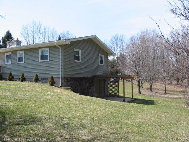 1525 South Tipsico Lake Road Milford, MI 48380 - Photo 11 of 14 Walk out