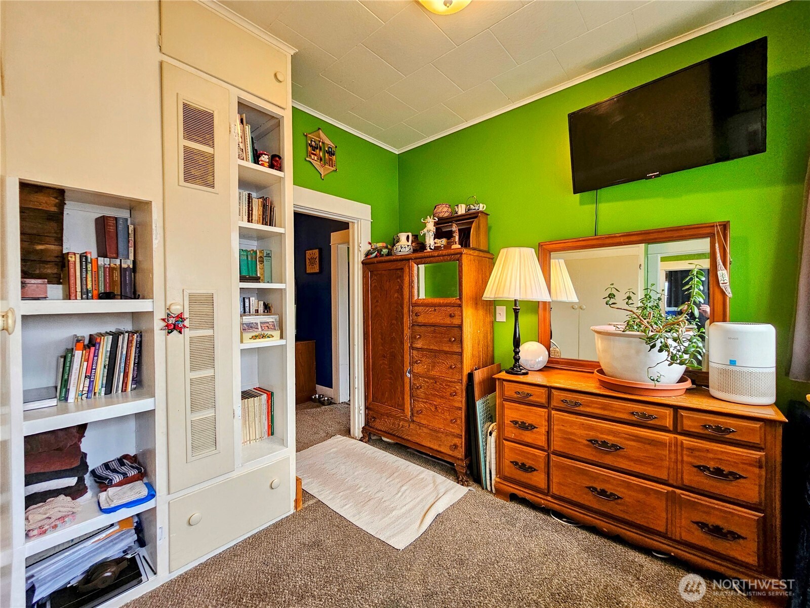 638 Northwest Folsom Street Chehalis, WA 98532 - Photo 6 of 12 a living room with furniture and a flat screen tv