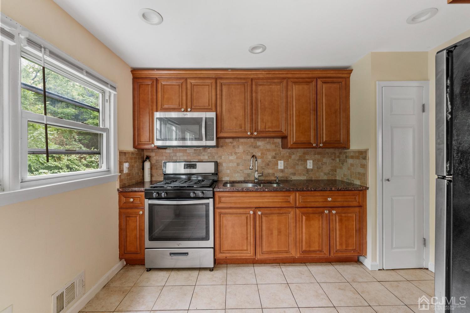 193 Phillips Road Somerset, NJ 08873 - Photo 4 of 51 Gallery Image 4