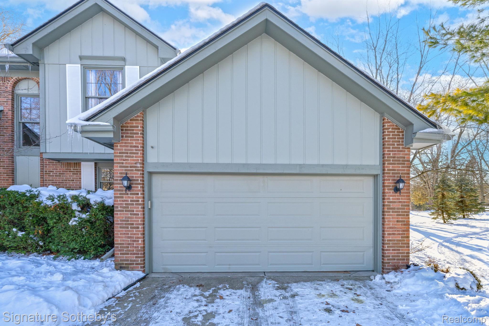 1487 Antler Court Rochester, MI 48309 - Photo 5 of 40 2 car attached garage.