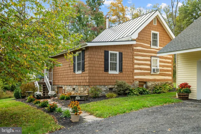 $698,000 | 13829 Mountain Road, Lovettsville, VA 20180