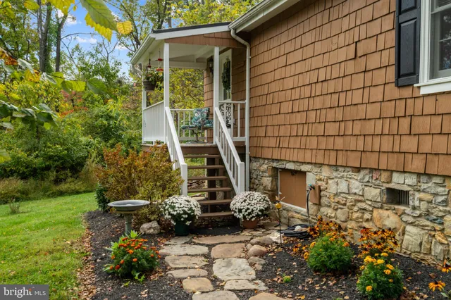 $698,000 | 13829 Mountain Road, Lovettsville, VA 20180