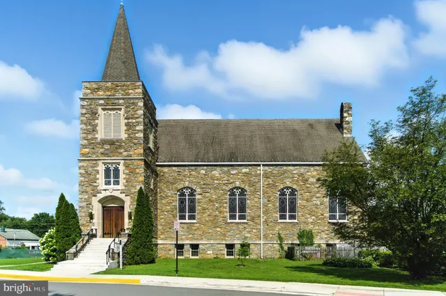 $698,000 | 13829 Mountain Road, Lovettsville, VA 20180