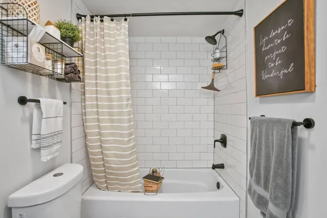 $2,200 | 4405 North Morgan Avenue, Unit 2, Minneapolis, MN 55412