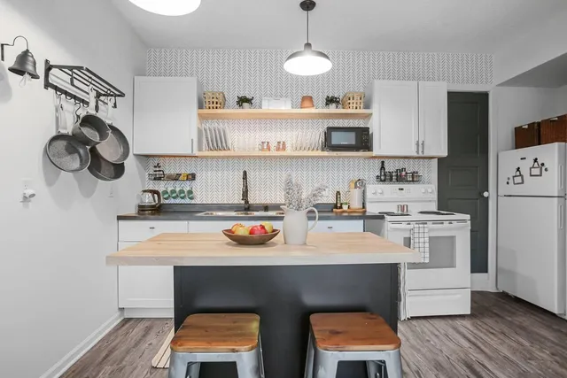 $2,200 | 4405 North Morgan Avenue, Unit 2, Minneapolis, MN 55412