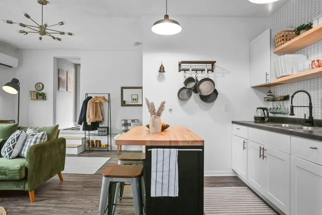 $2,200 | 4405 North Morgan Avenue, Unit 2, Minneapolis, MN 55412