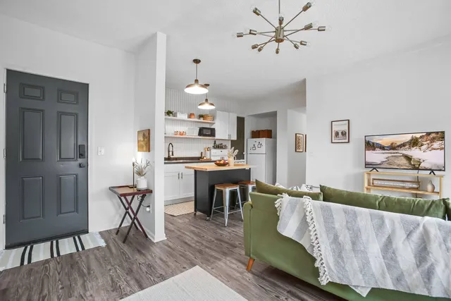 $2,200 | 4405 North Morgan Avenue, Unit 2, Minneapolis, MN 55412