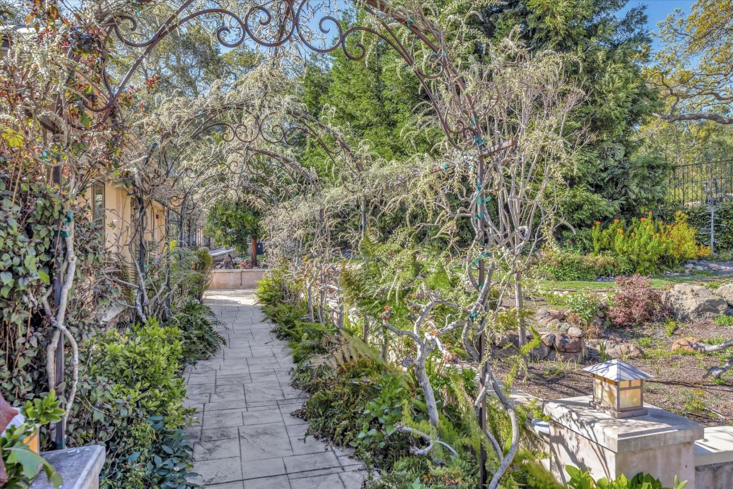 28025 Natoma Road Los Altos Hills, CA 94022 - Photo 19 of 44
