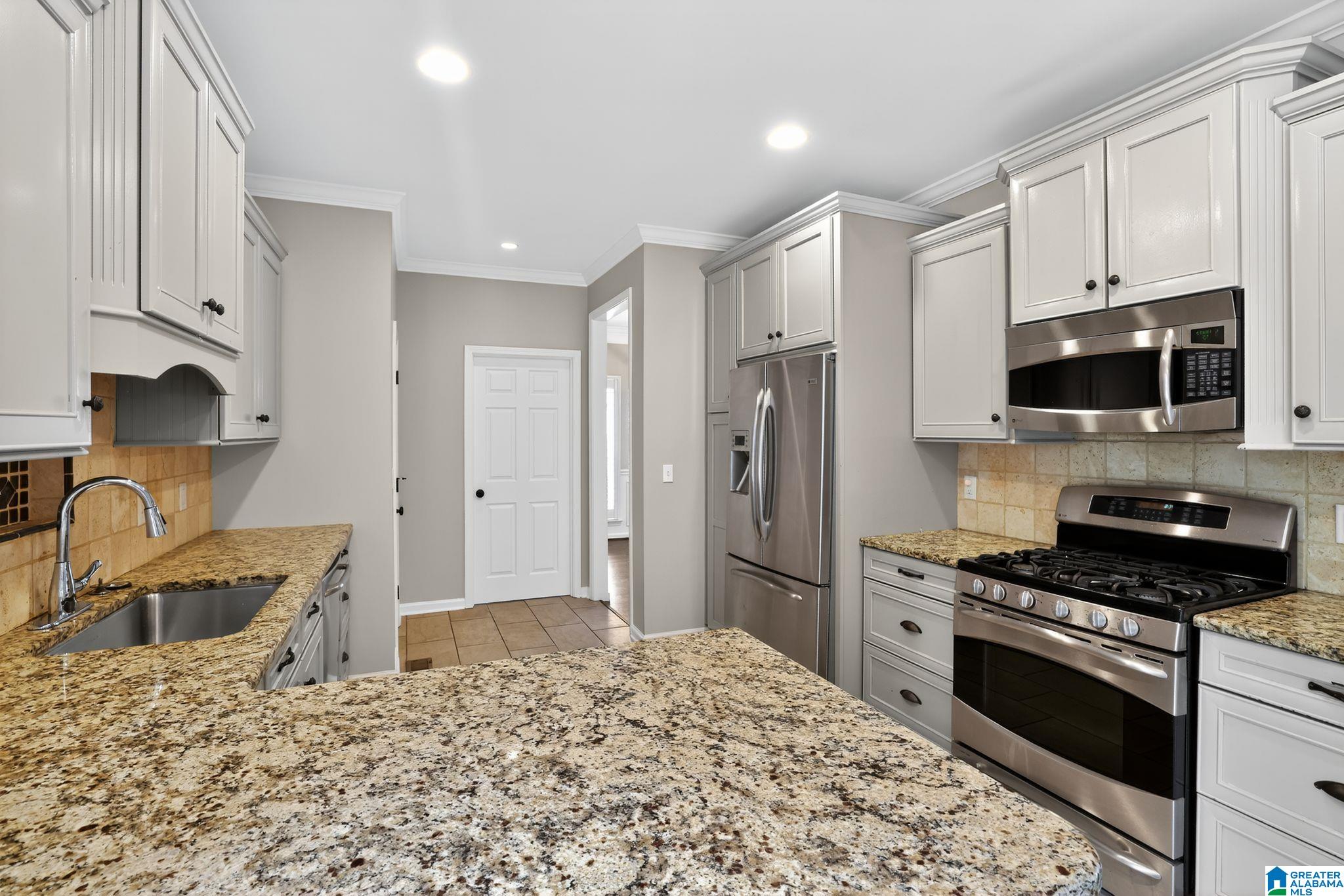 226 Lake Forest Way Alabaster, AL 35114 - Photo 5 of 20