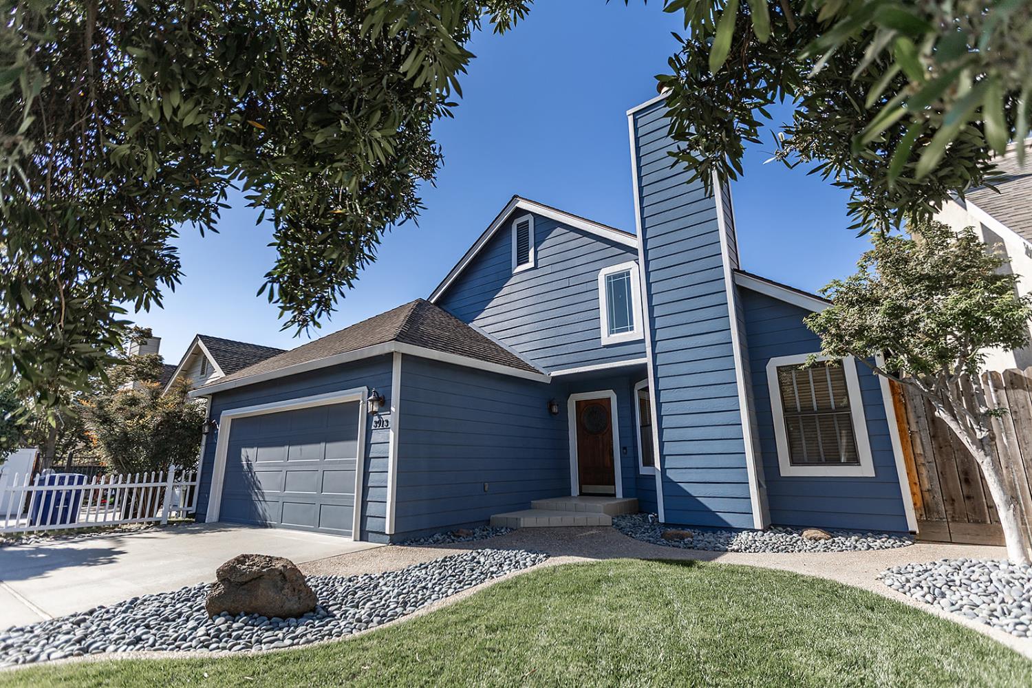 a view of a house with a yard and garage