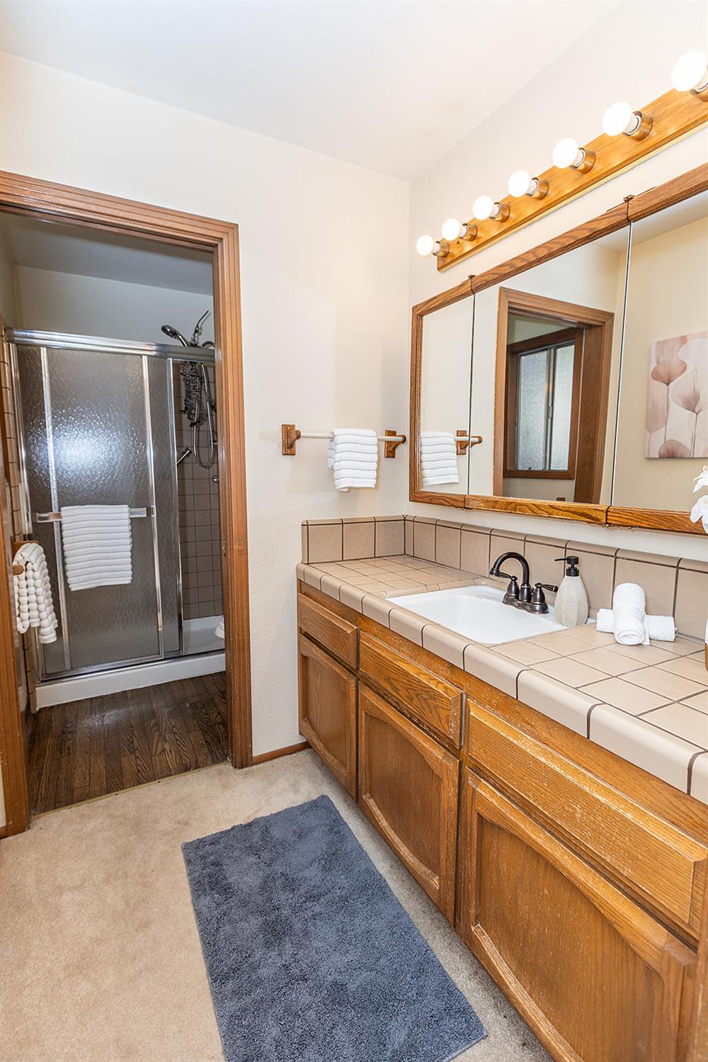 3913 Cougar Place Modesto, CA 95356 - Photo 32 of 40 a bathroom with a sink and a mirror