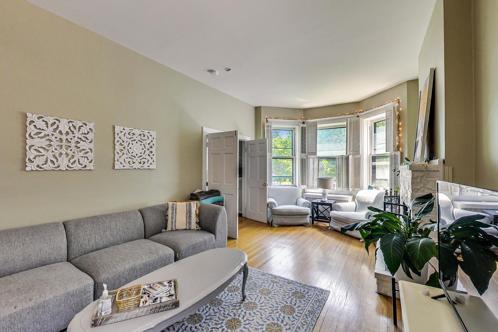 2018 North Mohawk Street, Unit 3 Chicago, IL 60614 - Photo 4 of 29
