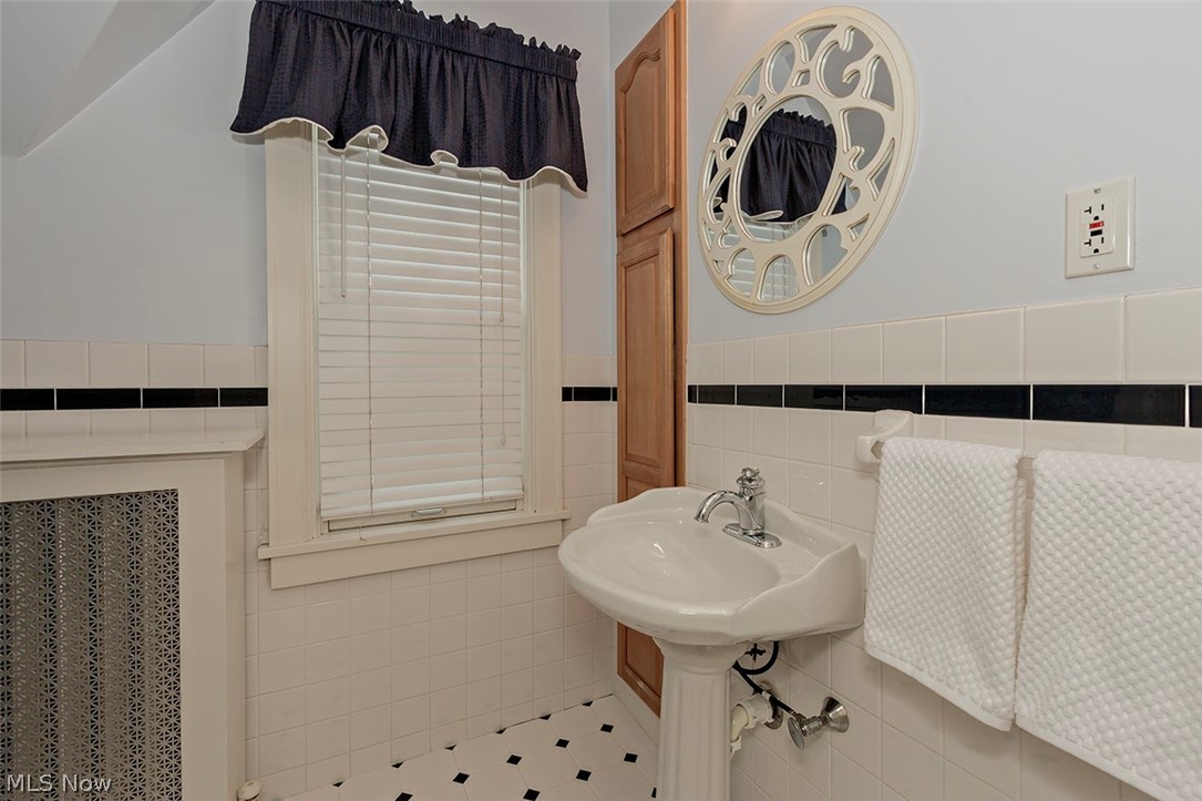 17413 Fernway Road Cleveland, OH 44120 - Photo 25 of 35 Gallery Image 25