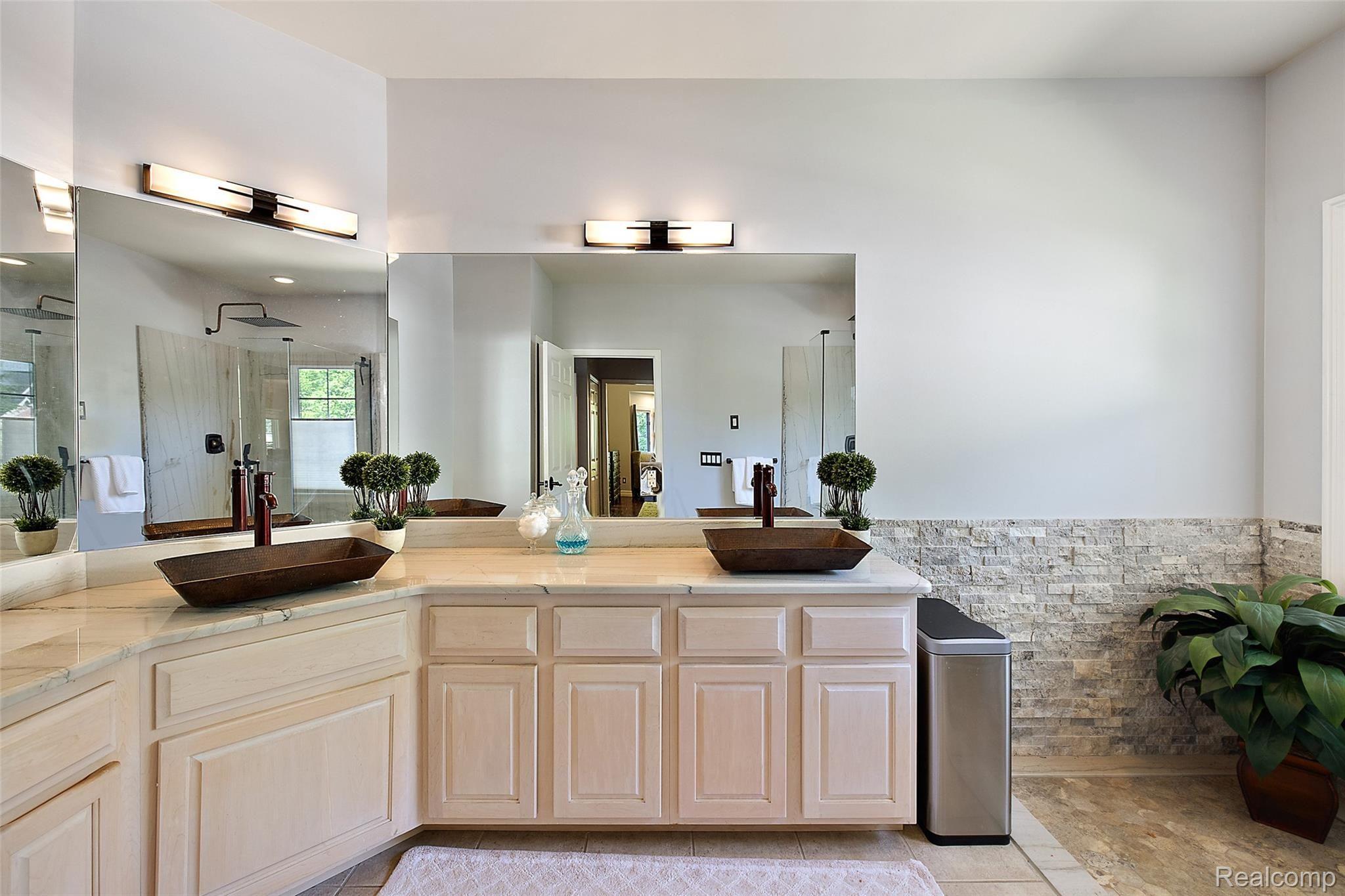 3501 Warwick Drive Rochester, MI 48309 - Photo 25 of 67 3501 Warwick Dr-44.jpg