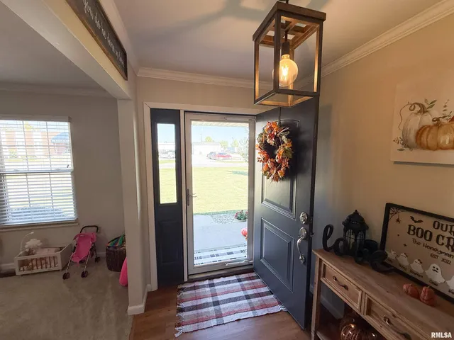 $259,500 | 612 East 12th Street, Flora, IL 62839