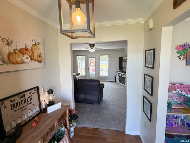 $259,500 | 612 East 12th Street, Flora, IL 62839