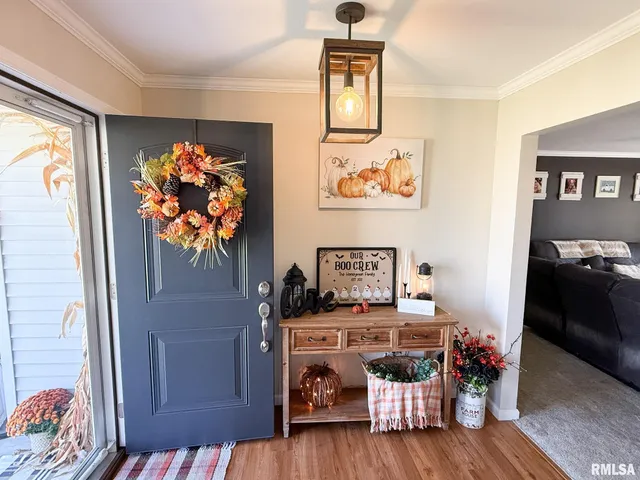 $259,500 | 612 East 12th Street, Flora, IL 62839