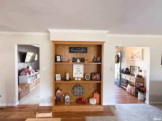 $259,500 | 612 East 12th Street, Flora, IL 62839