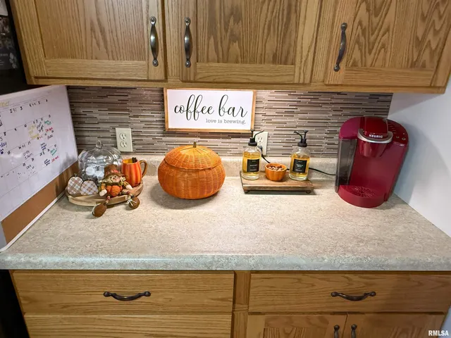 $259,500 | 612 East 12th Street, Flora, IL 62839