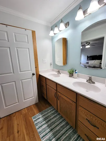 $259,500 | 612 East 12th Street, Flora, IL 62839