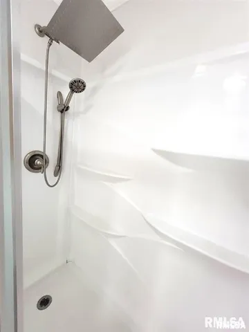 $259,500 | 612 East 12th Street, Flora, IL 62839