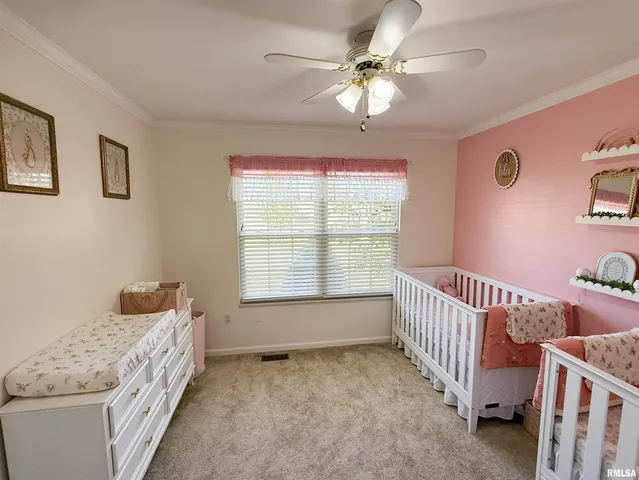 $259,500 | 612 East 12th Street, Flora, IL 62839