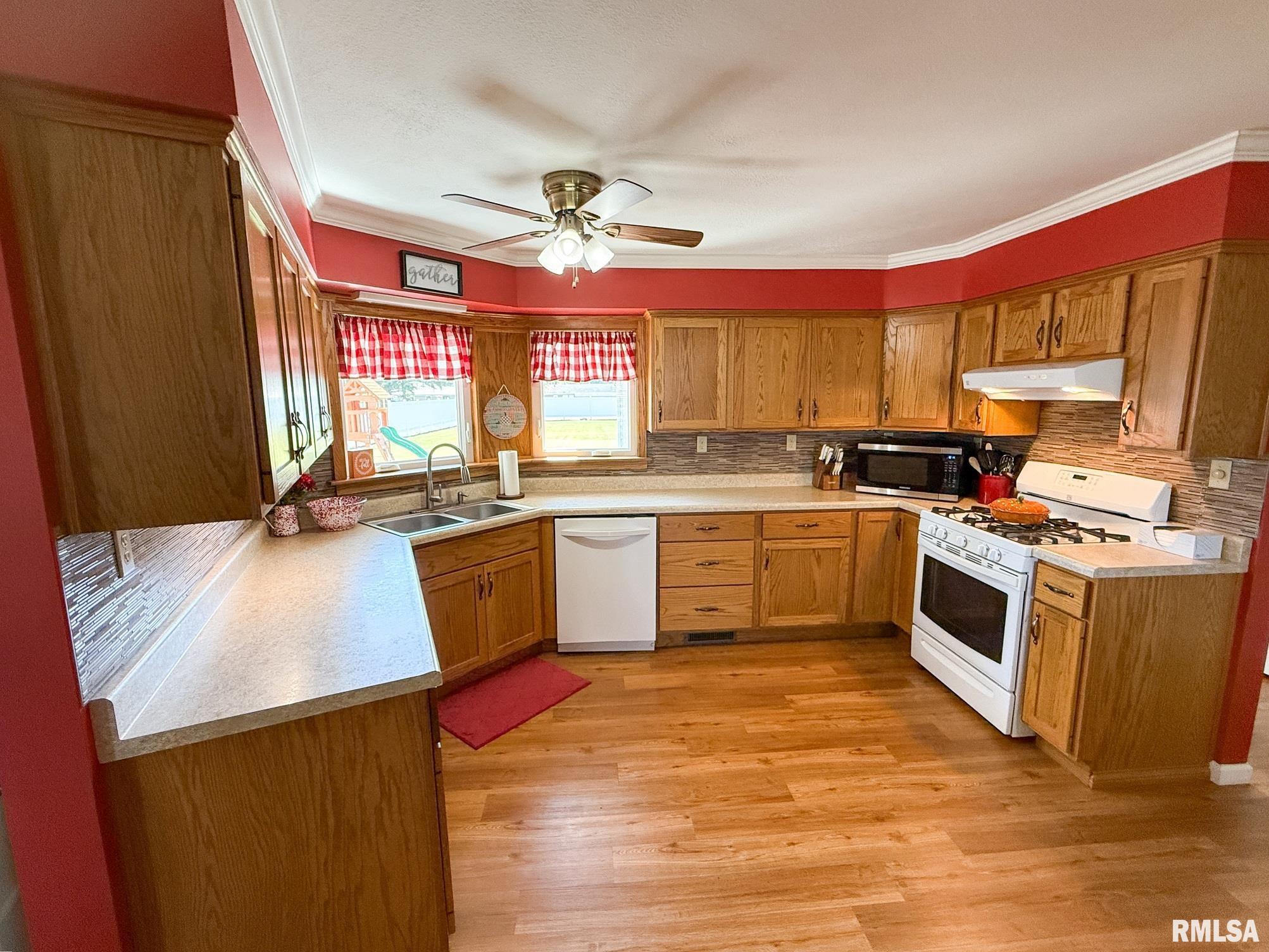 612 East 12th Street Flora, IL 62839 - Photo 5 of 98