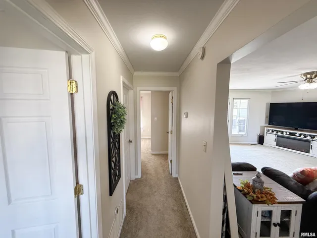 $259,500 | 612 East 12th Street, Flora, IL 62839