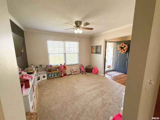 $259,500 | 612 East 12th Street, Flora, IL 62839