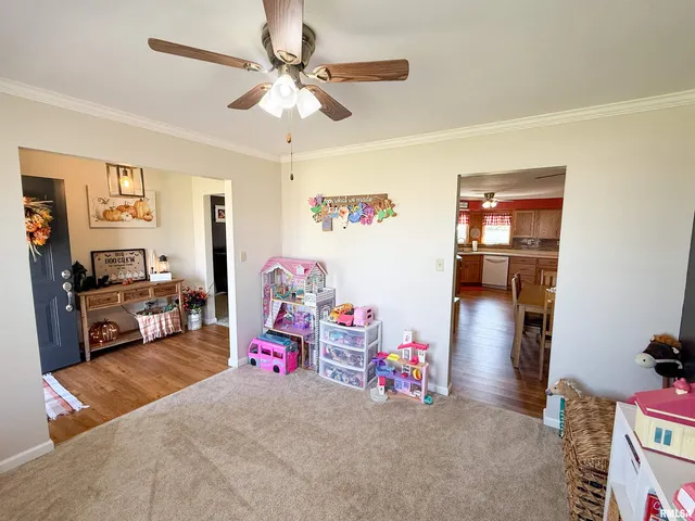 $259,500 | 612 East 12th Street, Flora, IL 62839