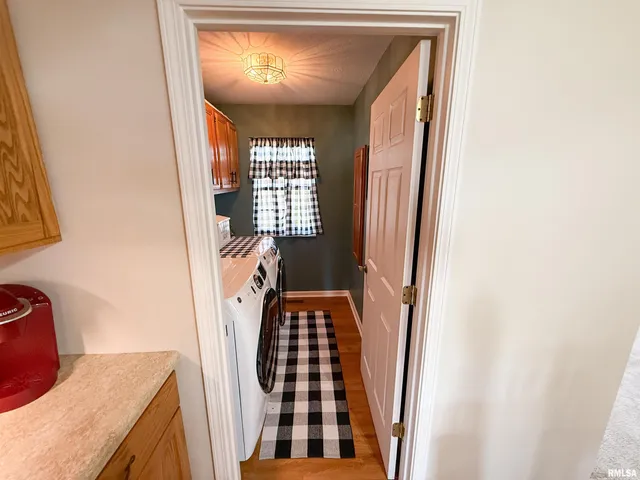 $259,500 | 612 East 12th Street, Flora, IL 62839