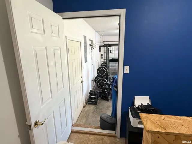 $259,500 | 612 East 12th Street, Flora, IL 62839