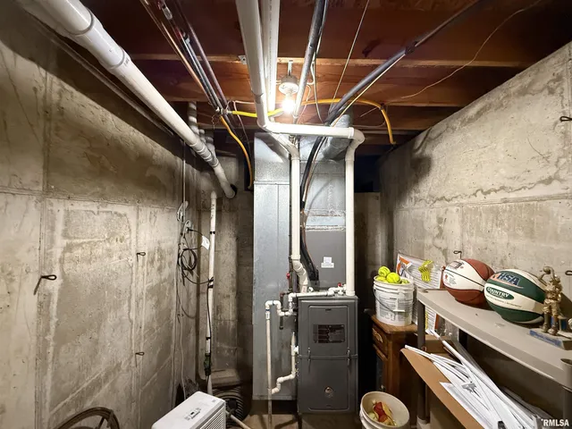 $259,500 | 612 East 12th Street, Flora, IL 62839