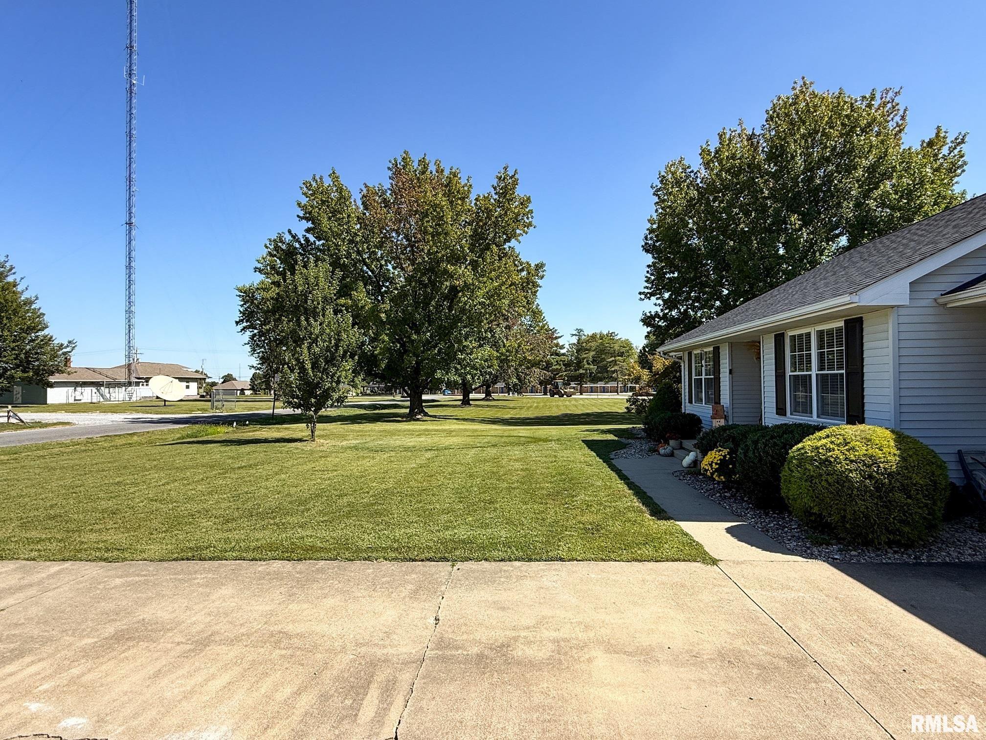 612 East 12th Street Flora, IL 62839 - Photo 8 of 98
