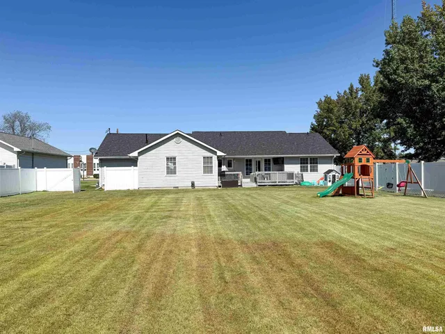 $259,500 | 612 East 12th Street, Flora, IL 62839