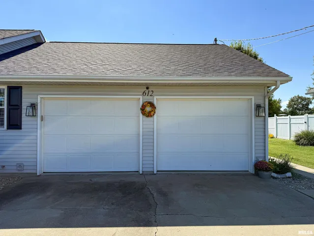 $259,500 | 612 East 12th Street, Flora, IL 62839