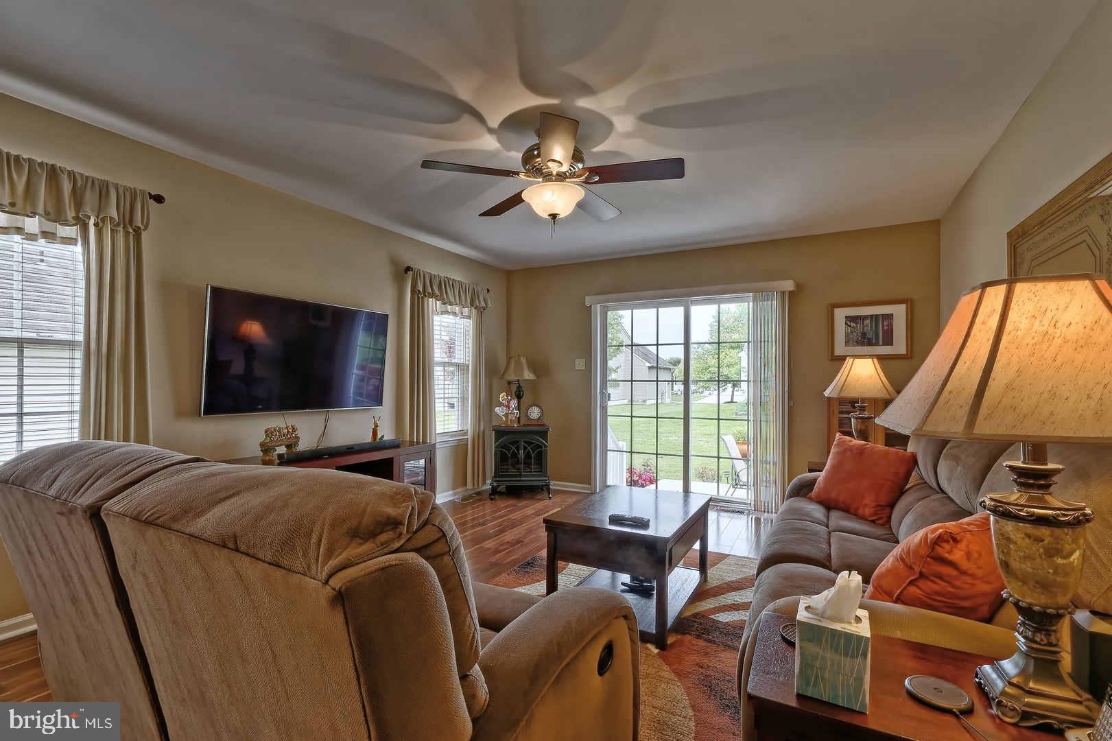 16 Eagle Ridge Drive Mantua, NJ 08051 - Photo 4 of 24 Living room with Ceiling.