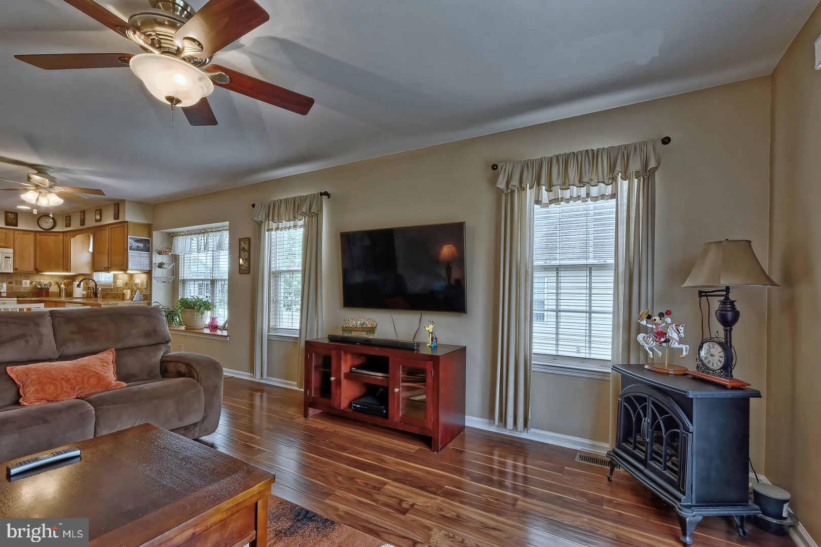 16 Eagle Ridge Drive Mantua, NJ 08051 - Photo 6 of 24 Living room with Laminate flooring.
