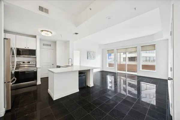 $2,100 | 3505 Sage Road, Unit 1106, Houston, TX 77056