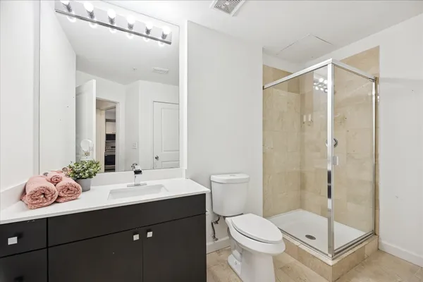$2,100 | 3505 Sage Road, Unit 1106, Houston, TX 77056