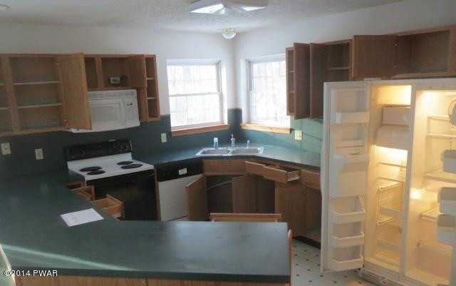 83 Oakenshield Drive Bushkill, PA 18371 - Photo 4 of 12