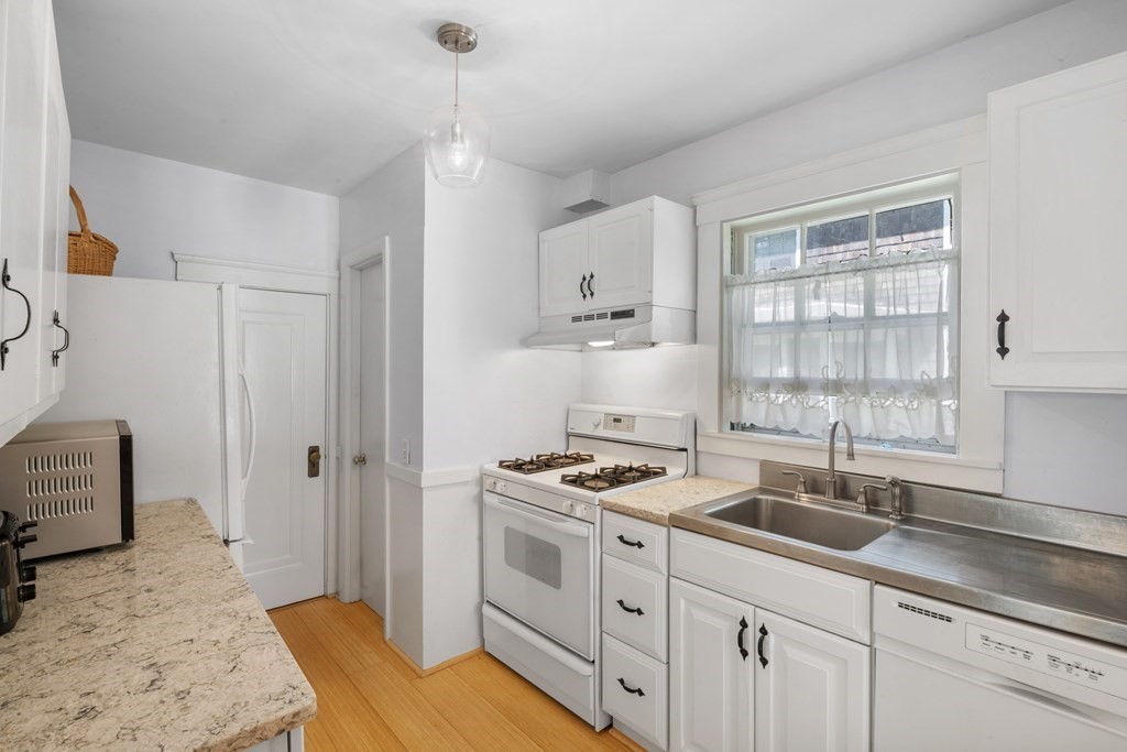 47 Locust Street Marblehead, MA 01945 - Photo 22 of 35 Gallery Image 22