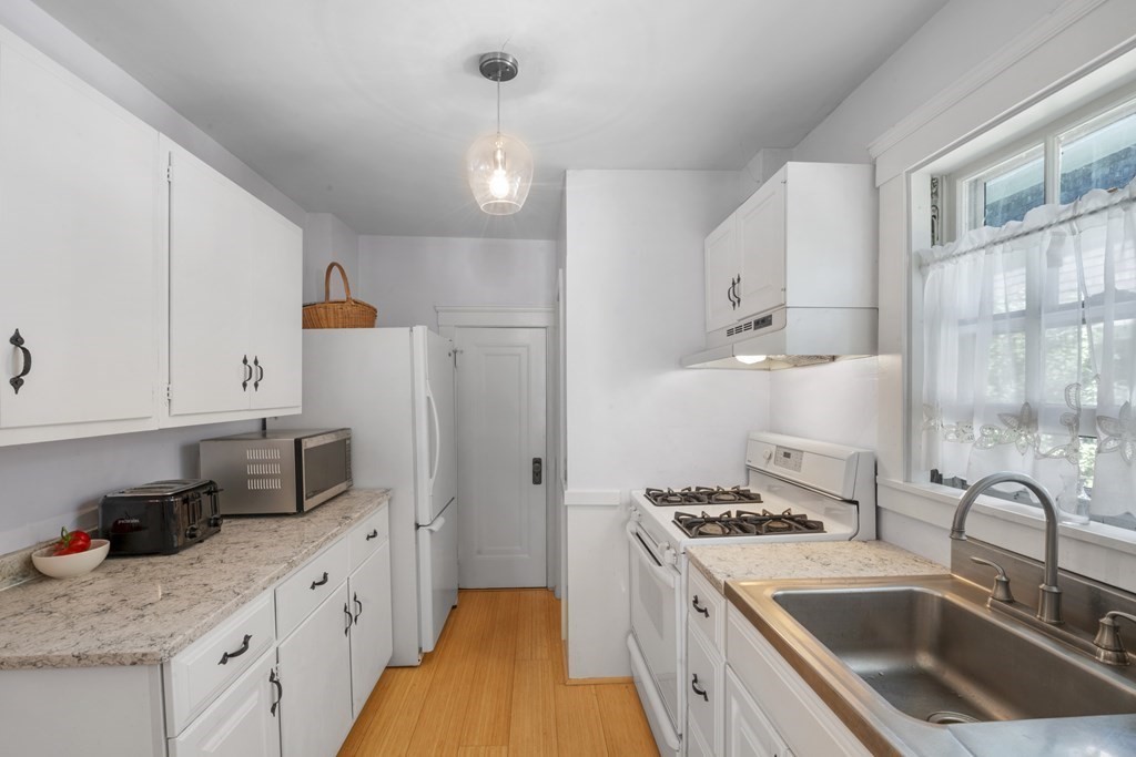 47 Locust Street Marblehead, MA 01945 - Photo 23 of 35 Gallery Image 23