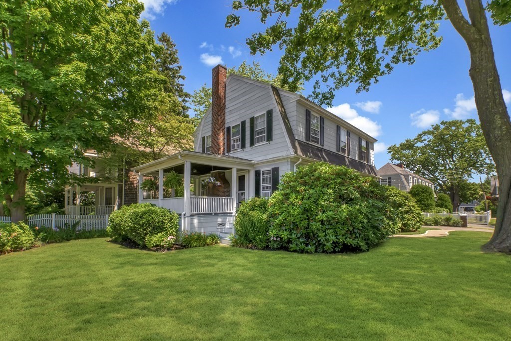 47 Locust Street Marblehead, MA 01945 - Photo 4 of 35 Gallery Image 4